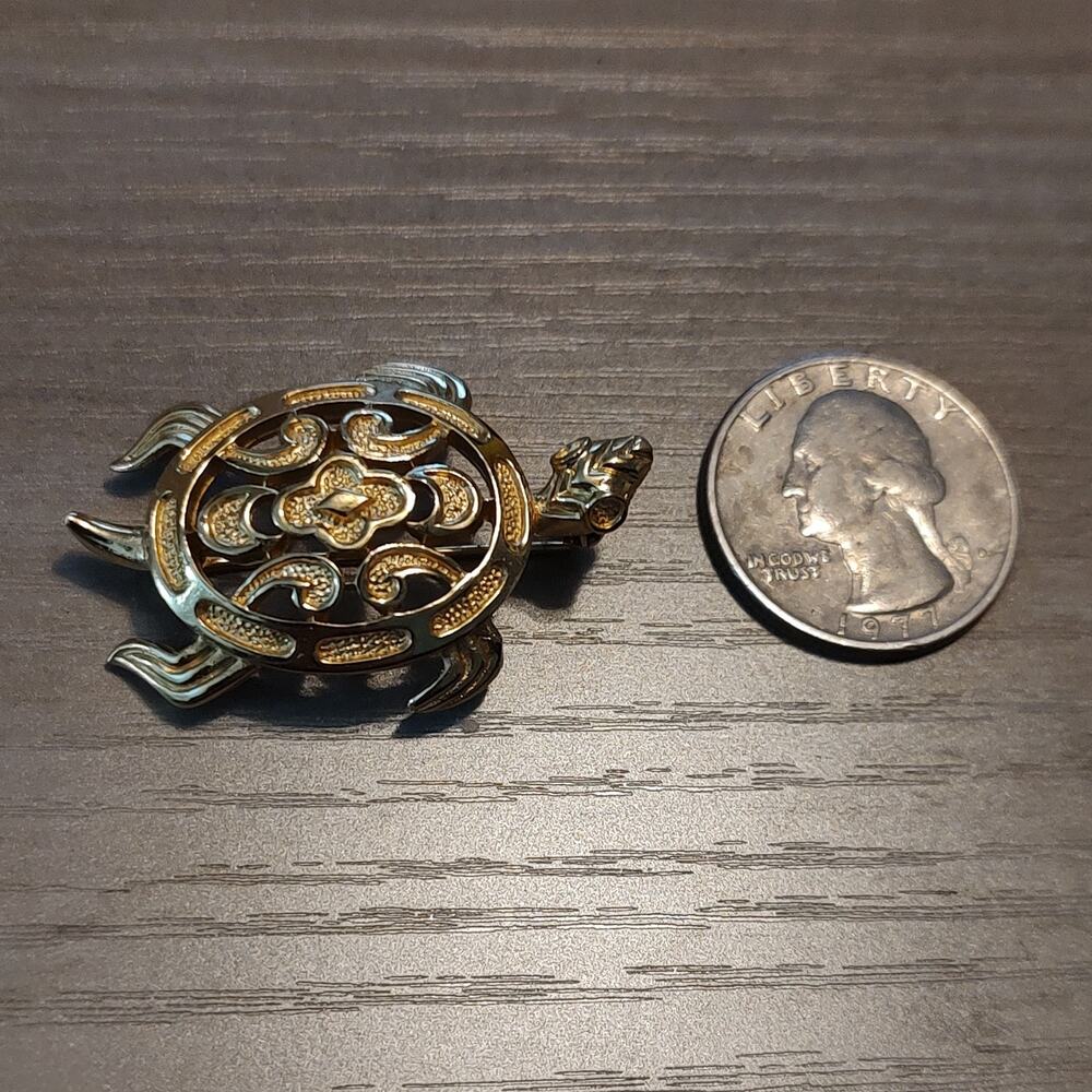 Trifari vintage signed gold tone ornate turtle reptile brooch pin